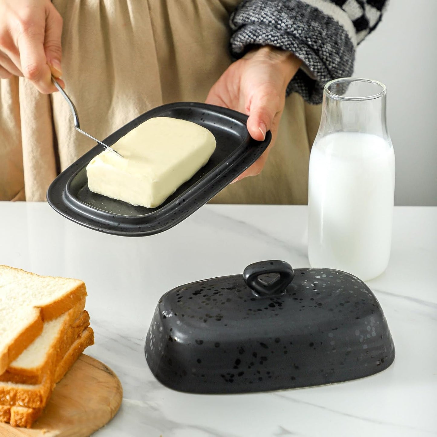 Hansense Porcelain Butter Dish with Lid for Countertop, Ceramic Butter Keeper with Handle Cover, Butter Holder Container Perfect for East and West Coast Butter, Dishwahser Safe, Dark